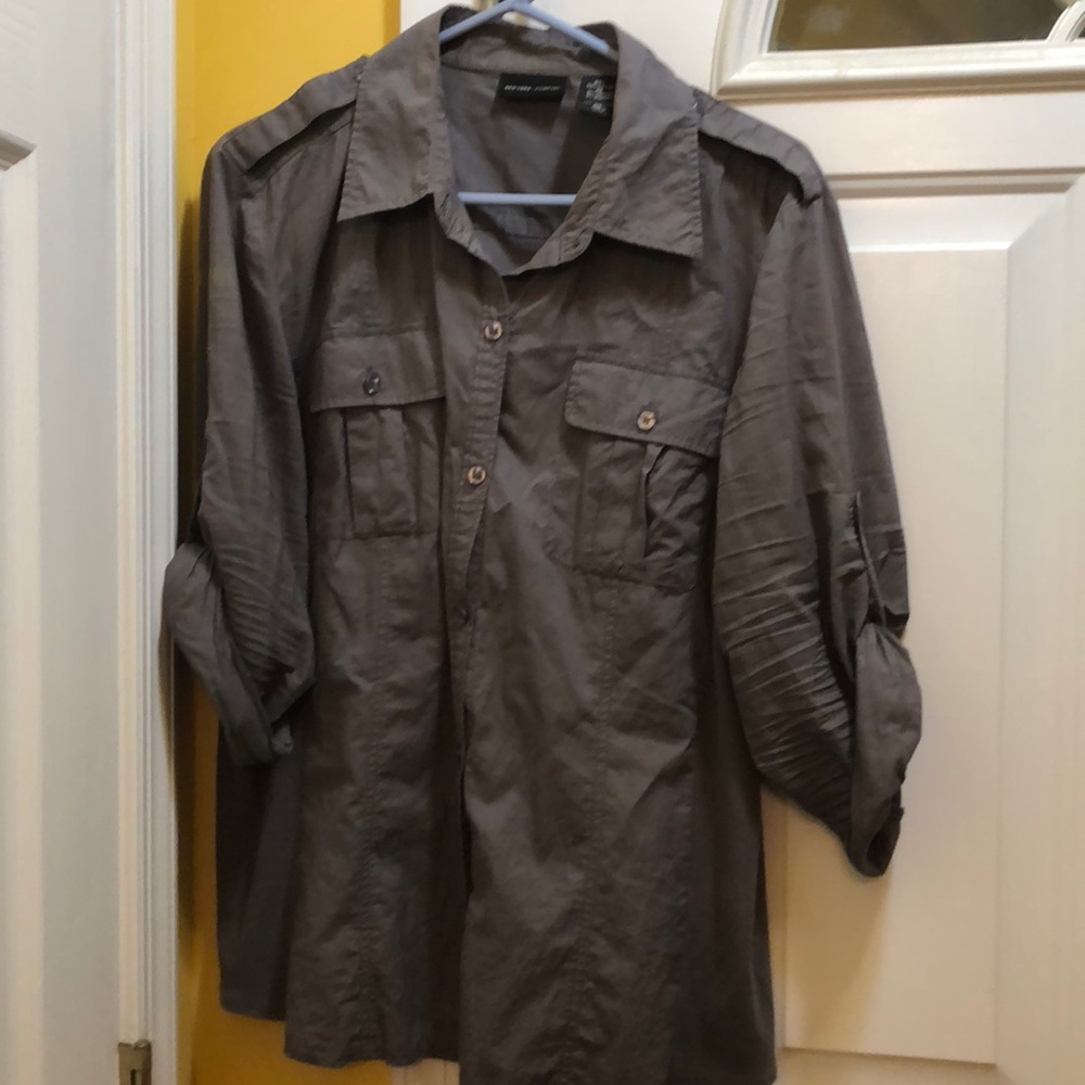 Sz XL Lightweight Button down. Final Price